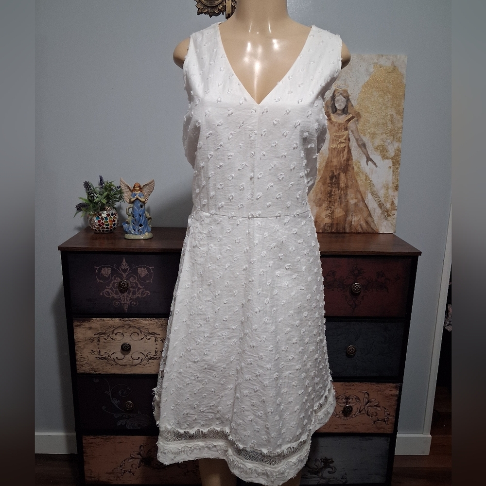 RACHEL ROY WHITE DRESS SZ 14W (HAS SMALL SPOT ON LEFT SHOULDER SEE PICS)